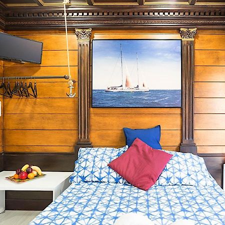 Citycenter Pirates Room, Young People Only マラガ エクステリア 写真