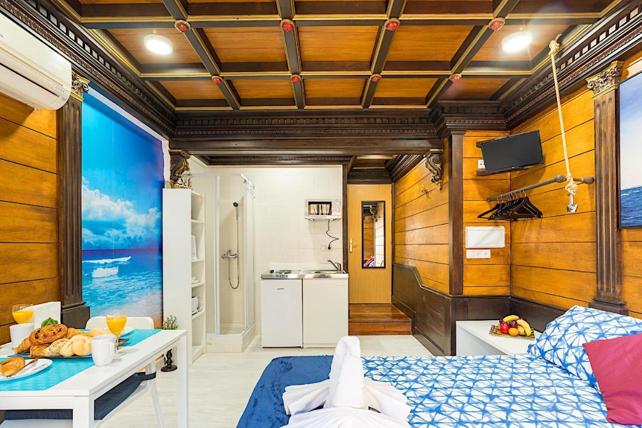 Citycenter Pirates Room, Young People Only マラガ エクステリア 写真
