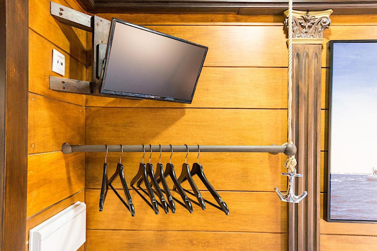 Citycenter Pirates Room, Young People Only マラガ エクステリア 写真